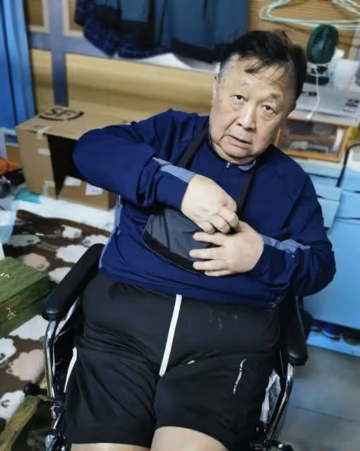 TVB老戲骨護老院獨自過中秋!雙腿略腫腳發黑,曝分手情人樣貌