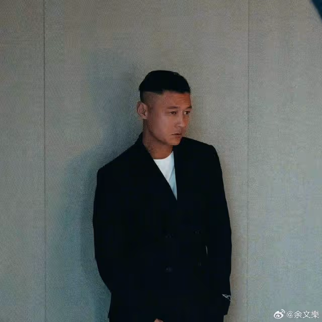 港星余文樂近況曝光!面部腫脹像被打,大小眼嚴重男神形象不再