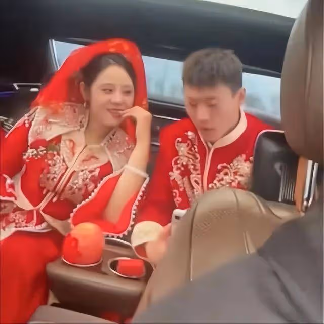 男子大喜之日,接到釣友的電話,看著漂亮妻子左右為難:到底選誰