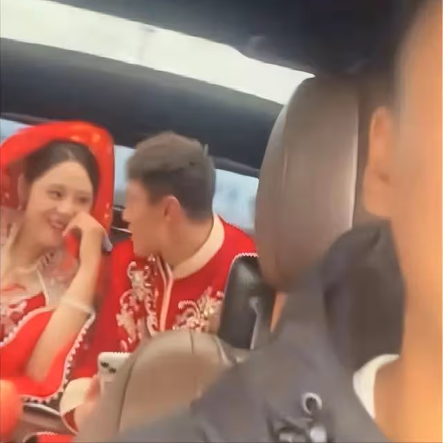 男子大喜之日,接到釣友的電話,看著漂亮妻子左右為難:到底選誰