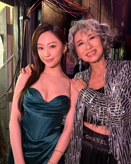 兩個葉蒨文世紀合照!《愛回家》31歲小花激動:港姐決賽贏的是我