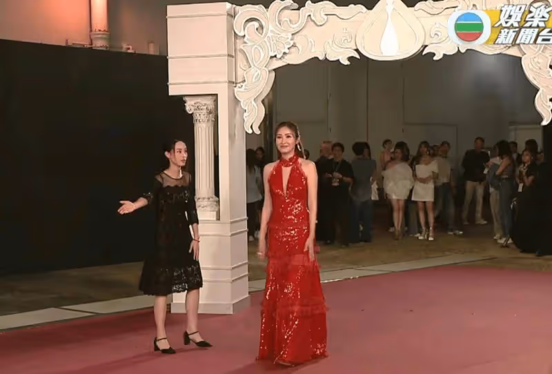 爆是非！港姐亞軍一舉動疑搶冠軍風頭？行內人發文批某司儀耍大牌