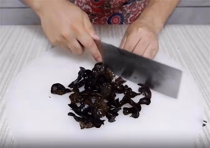 愛吃杏鮑菇的收藏了,加點紫洋蔥簡單一拌,香辣嫩滑,吃著超過癮