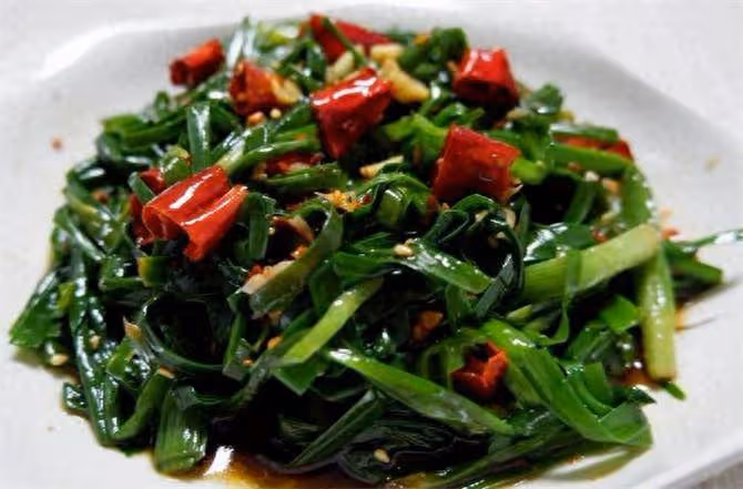 韭菜這樣做吃著才過癮,做一道涼拌韭菜,好吃下飯,先收藏起來