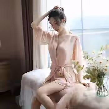 女性睡覺時,為何喜歡兩腿岔開著睡?原來有這麼多好處