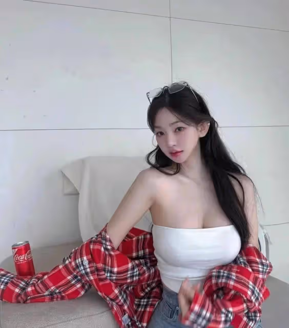 女性睡覺時,為何喜歡兩腿岔開著睡?原來有這麼多好處