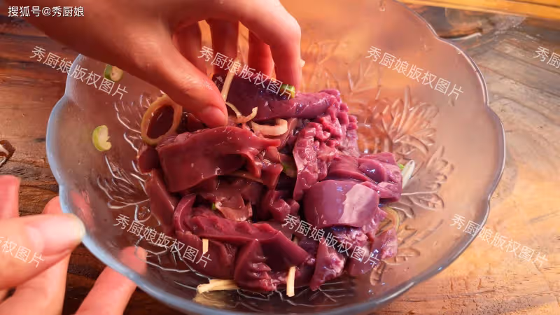 豬腰只用清水洗是大錯!等於吃毒素,教你一招,毒素腥騷味全跑光