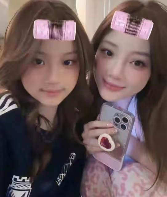 李小璐女兒太成熟,11歲膚白貌美染紅髮,五官堪稱翻版李小璐