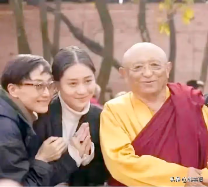 61歲李連杰現身新加坡法會,面相怪異臉色發黑,多年修行未有正果