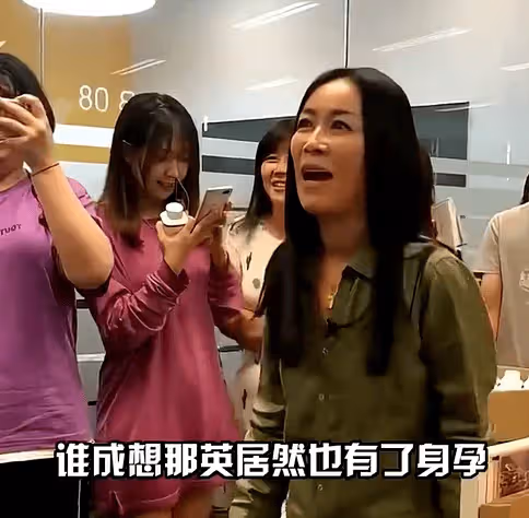 和那英分手18年,再看被拋棄兒子現狀,才知高峰為何會後悔不已