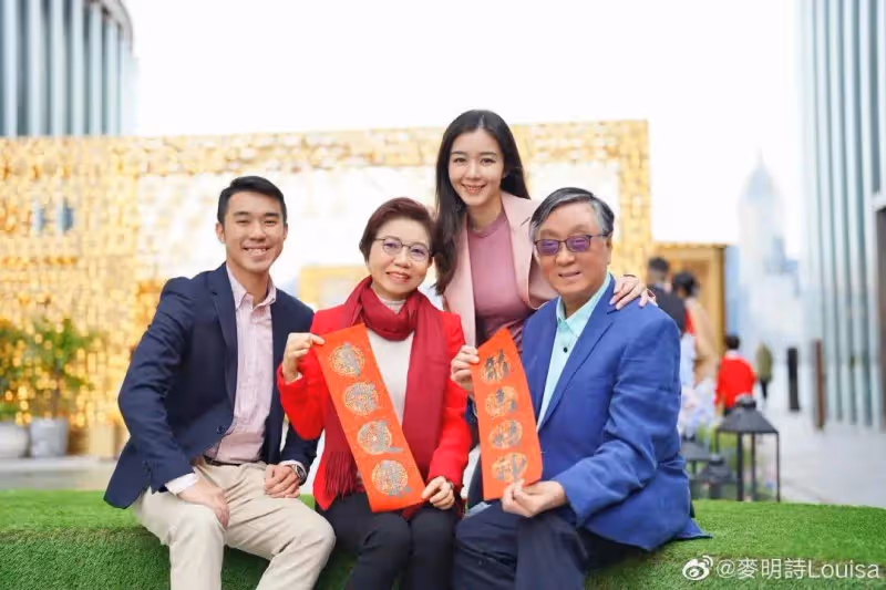 恭喜！TVB知名港姐冠軍中秋穿寬鬆衣服遮孕肚，疑似與新婚老公造人成功