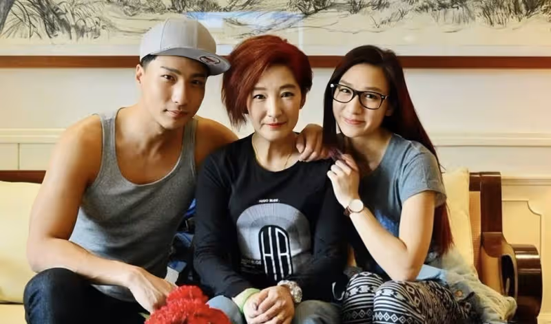 一路走好!香港知名男星徐少強和妻子一起辦喪禮,帛金交兒子處理