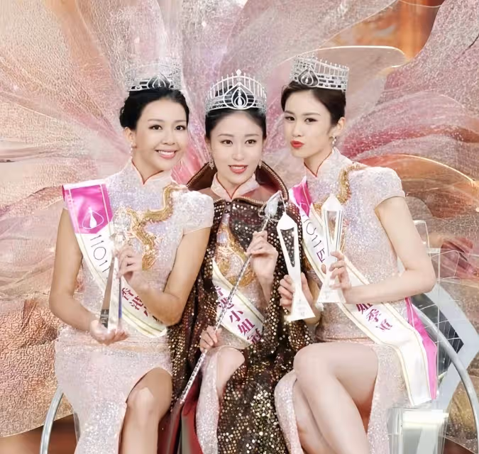 吃瓜!網友曝新晉港姐亞軍花錢買頭銜,與殿軍不和聊天互相陰陽