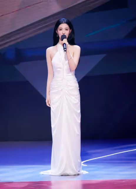 太美了!央視中秋晚會王楚然造型,猶如嫦娥下凡,宋軼跨界做主持