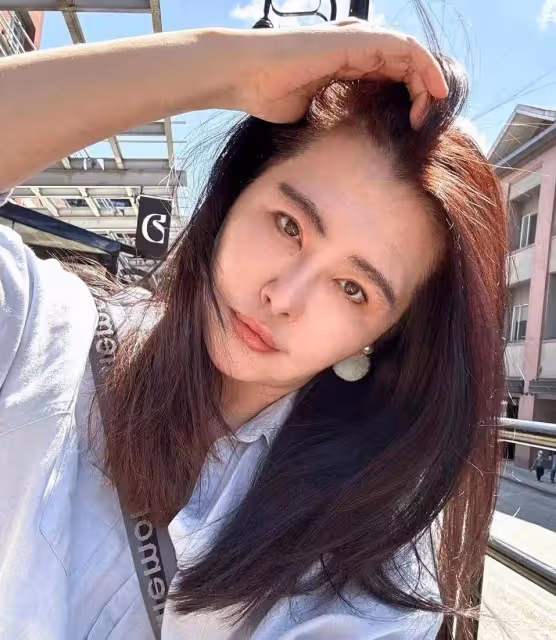 57歲王祖賢返台過中秋節,幸福發胖皮膚零皺紋,臉上醫美痕跡重