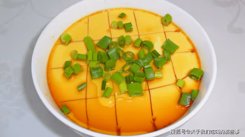 做水蒸蛋時,別傻傻只會加水,多加這「1勺」,又滑又嫩還不腥
