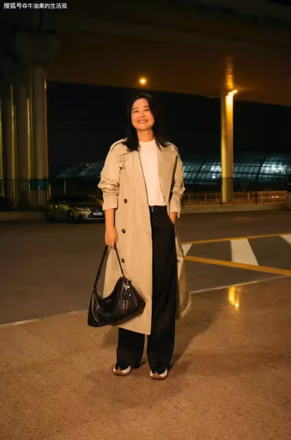 賈玲亮相米蘭時裝周，機場路透生圖曝光，身材反彈但心情好
