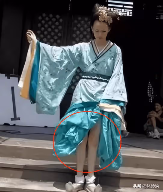 難怪影視劇中只有上半身,原來鏡頭外的下半身,個個都慘不忍睹