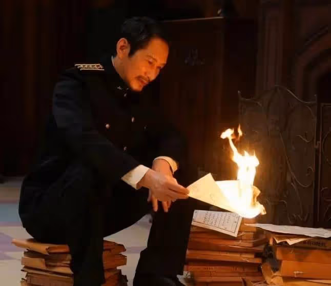 本以為是爛劇,沒想到出奇精彩,老戲骨的表現令人拍案叫絕