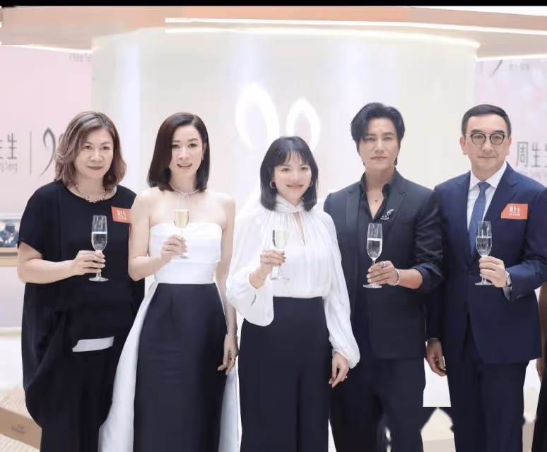 TVB視後露肩長裙與內地男星出席活動!大讚對方很Man!對吳謹言結婚不驚訝