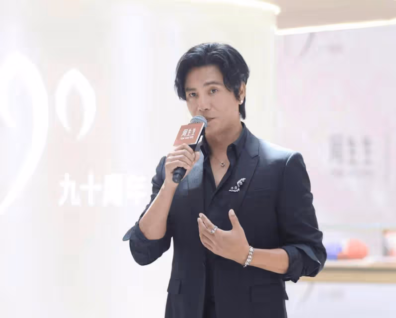 TVB視後露肩長裙與內地男星出席活動!大讚對方很Man!對吳謹言結婚不驚訝