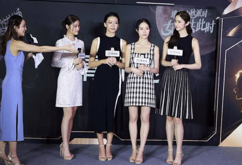 港姐三甲現身廣州獲追捧!冠軍大曬完美胸型!網友直呼本人超好看
