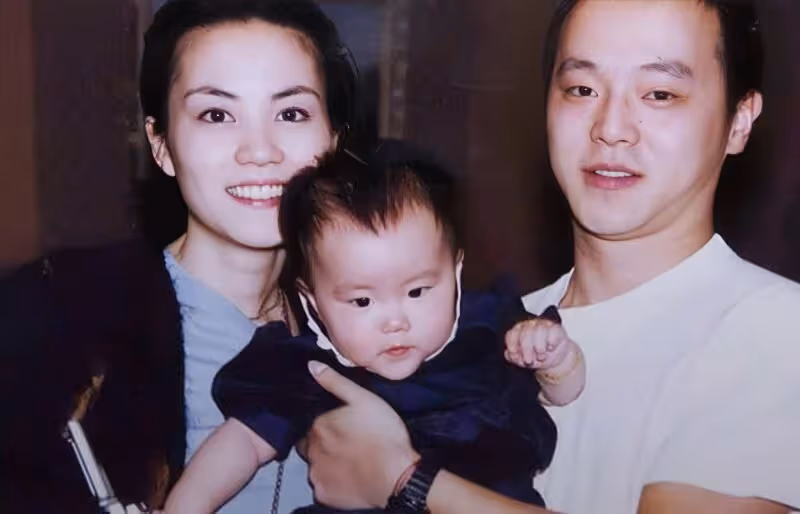 同是竇唯的DNA,把王菲女兒和高原女兒放一起對比,差距就很明顯