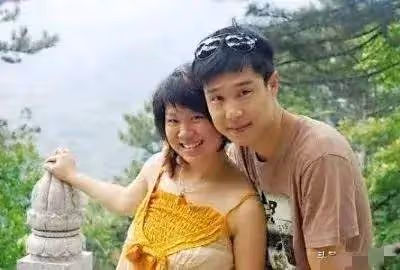 謝廣坤發怒了!直播間與網友互懟,直言找小30歲老婆是自己能耐
