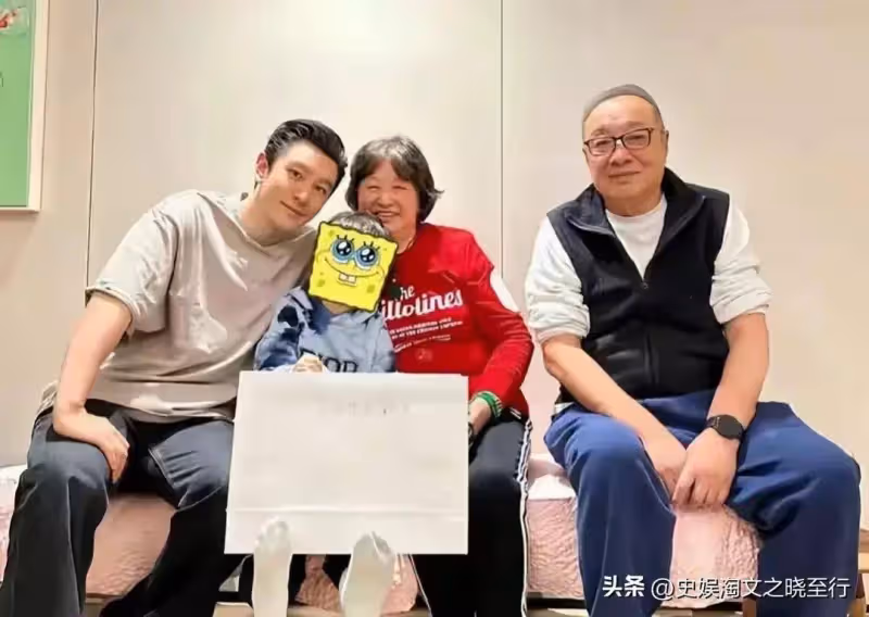 大瓜!曝黃曉明葉珂已結婚,女方秀超大鑽戒,女方曬針圖疑已懷孕