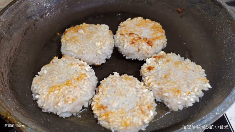 秋天吃藕勝過吃肉,這做法是首選!一蒸一煎,一口外酥里嫩、滿口都是香