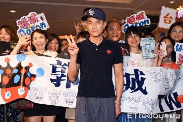 郭富城台北快閃48小時「下榻飯店曝」 與歌迷合照、簽名超親民