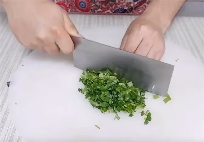 寬粉新吃法,一道麻醬流汁寬粉,呲溜一口就是一大碗,真過癮