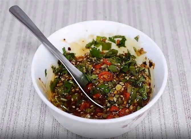 寬粉新吃法,一道麻醬流汁寬粉,呲溜一口就是一大碗,真過癮