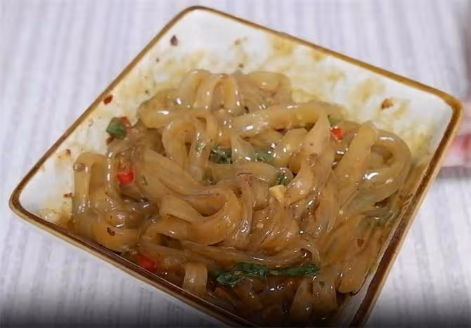 寬粉新吃法,一道麻醬流汁寬粉,呲溜一口就是一大碗,真過癮