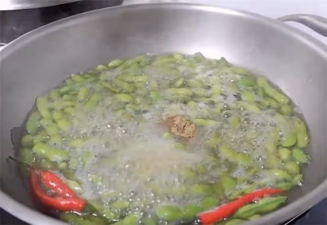 毛豆的靠譜做法,掌握兩個小技巧,毛豆咸香翠綠,一次可以吃一斤