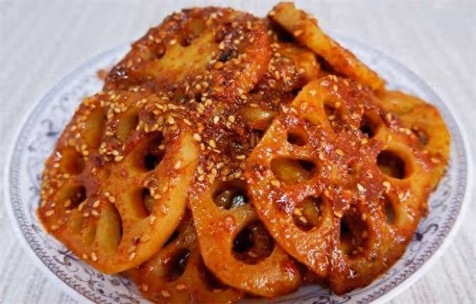 教你香辣藕片的靠譜做法,煮藕拌料是關鍵,學會了也能在家自己做