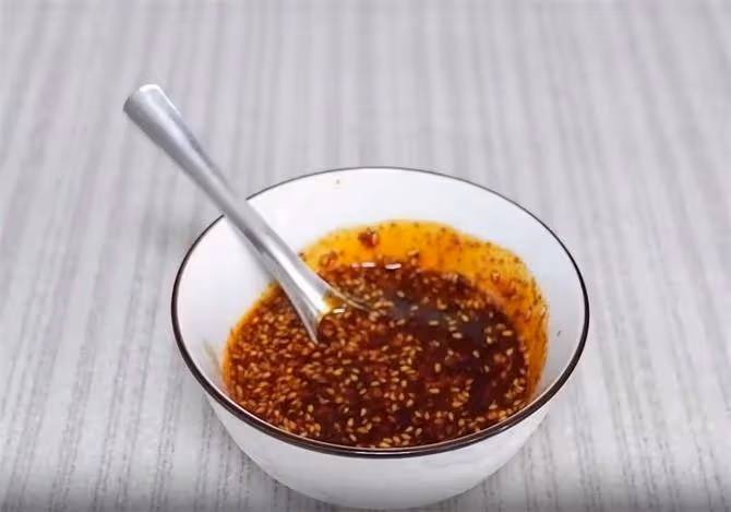 教你香辣藕片的靠譜做法,煮藕拌料是關鍵,學會了也能在家自己做