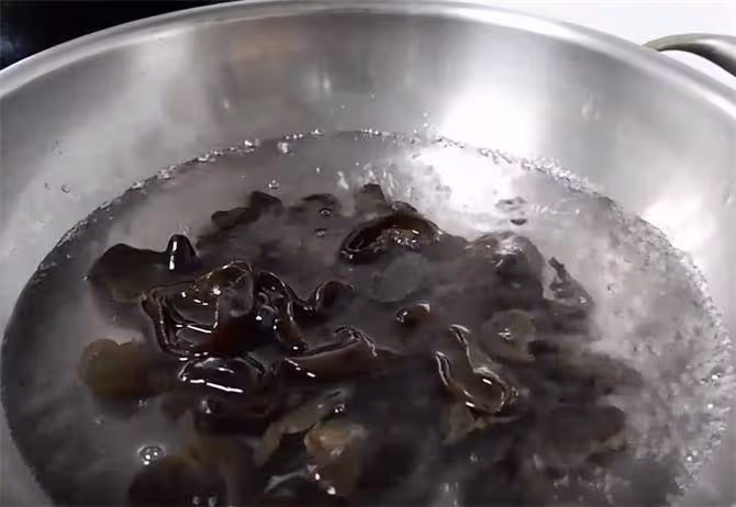 一道秋季常備涼拌菜,酸辣爽口簡單易做,一切一拌,先收藏起來