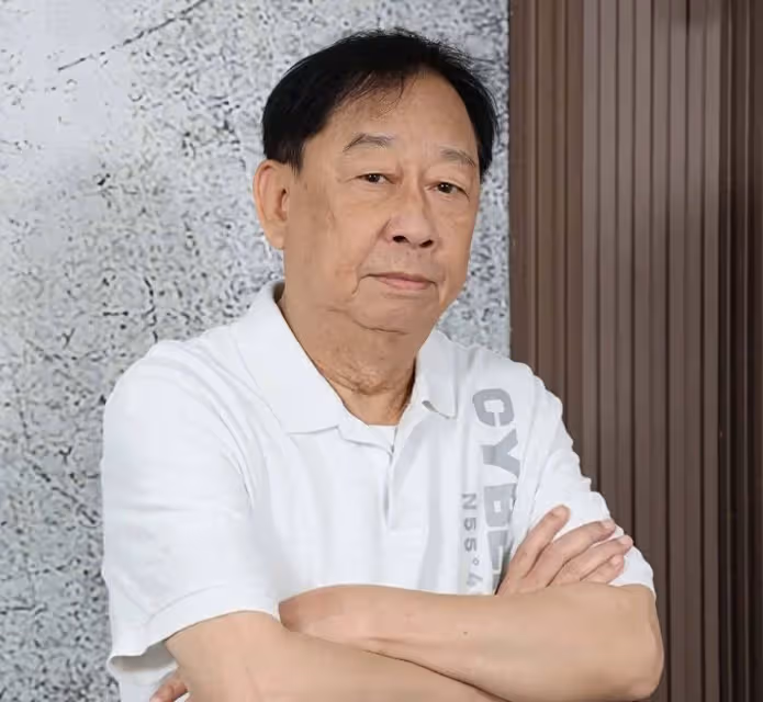 香港知名老戲骨懷疑兒子喜歡同性,有不正常男女生活,34歲沒結婚