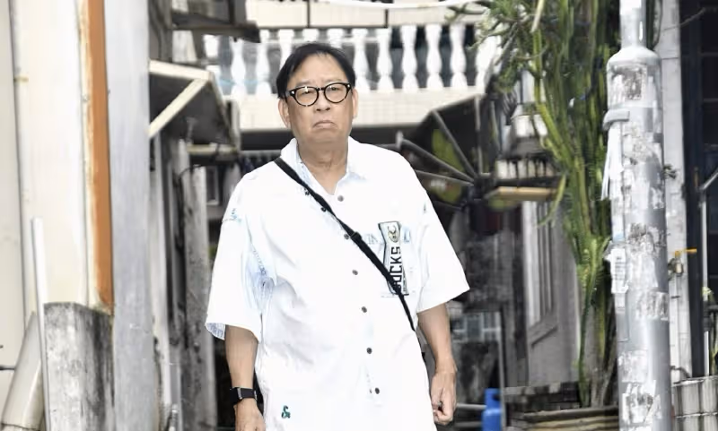 香港知名老戲骨懷疑兒子喜歡同性,有不正常男女生活,34歲沒結婚