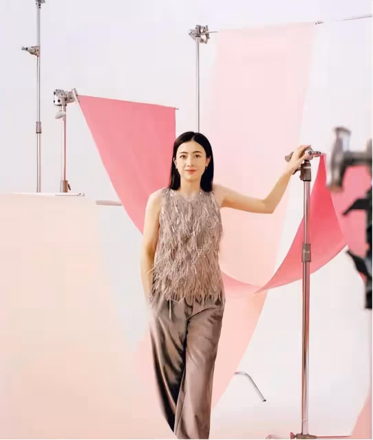 劉鑾雄老婆,短劇中演自己,借錢被拒,網友熱評自娛自樂
