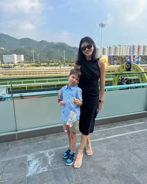 TVB「隱形港姐」嫁大24歲外國老公,富豪父母曾極力反對,如今婚姻幸福