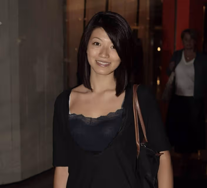 恭喜!香港女星婚姻跨過七年之癢,大24歲練馬師老公頭髮全白