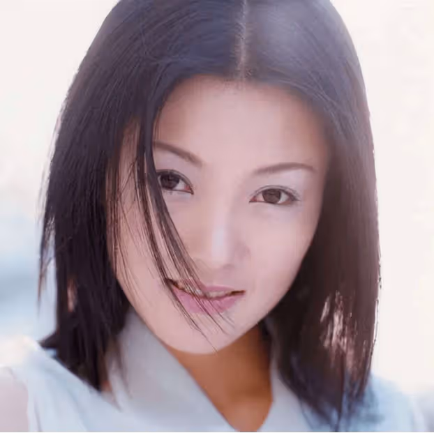 她靠兩首歌成春晚常客,18歲結婚生子,後與通緝犯同居4年,如今怎樣了?