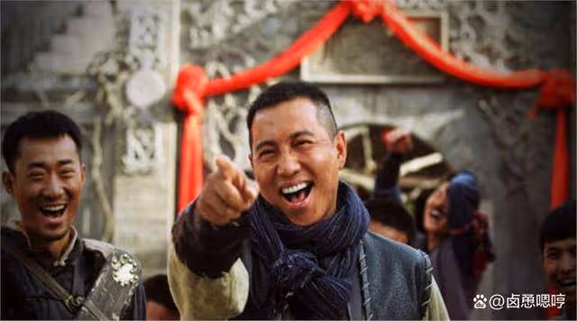 這個演員35歲拍戲墜馬癱瘓,女友挺大肚不離不棄照顧他8年,如今咋樣了?
