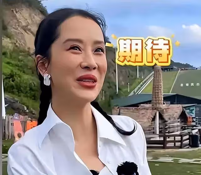 46歲海清疑似整容過度！面部表情僵硬跟劉曉慶神似？