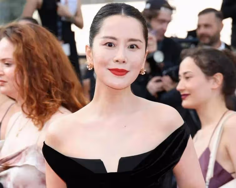 46歲海清疑似整容過度！面部表情僵硬跟劉曉慶神似？