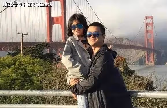 王菲送李嫣去英國留學，母女倆機場同框狀態好，女兒被誇女大十八變