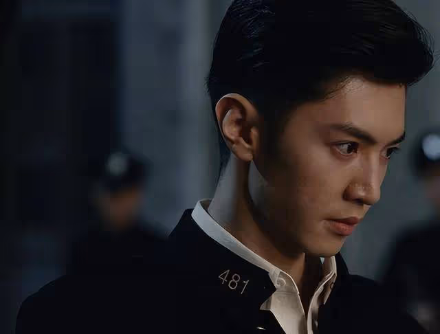 挑不起大梁硬要挑,拿真演員說質量,《暗夜與黎明》要跳著看
