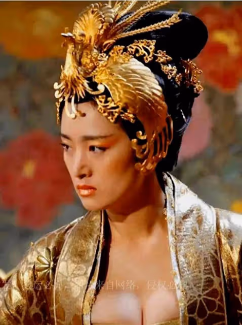 1994年的鞏俐,長得和山口百惠幾乎一樣,嫁得「理直氣壯」,活得「目中無人」